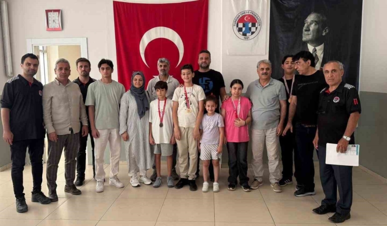 malatyada-15-temmuz-satranc-turnuvasi-buyuk-basariyla-tamamlandi-5B3evYBd.jpg