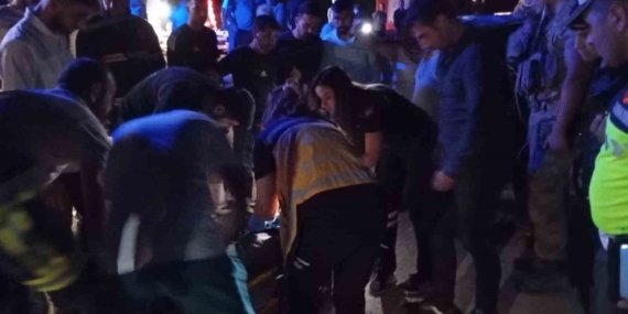 Mardin’de Devrilen Hafif Ticari Araç Kazası: Sürücü Ağır Yaralandı