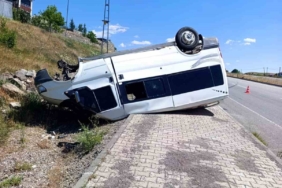minibus-kaza-yapti-1-kisi-yaralandi-Dvj6r8Pj.jpg