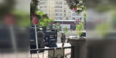 siirtte-ak-parti-il-binasi-onunde-supheli-canta-patlatilarak-imha-edildi-PjEOF7dY.jpg