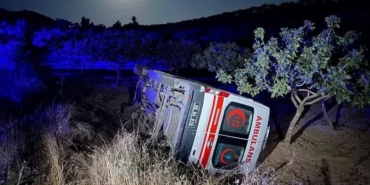 siirtte-saglikcilar-devrilen-ambulansla-kazadan-kurtuldu-tltkepnX.jpg