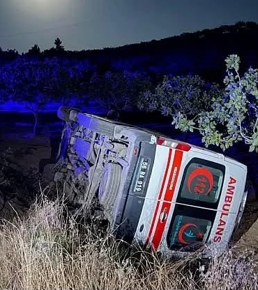 siirtte-saglikcilar-devrilen-ambulansla-kazadan-kurtuldu-tltkepnX.jpg