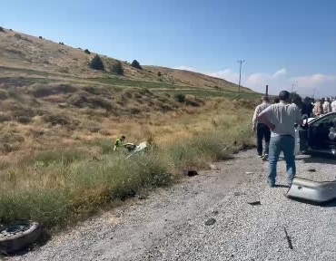 tatvanda-iki-otomobil-carpisti-6-yarali-haberi-luJcMAtF.jpg