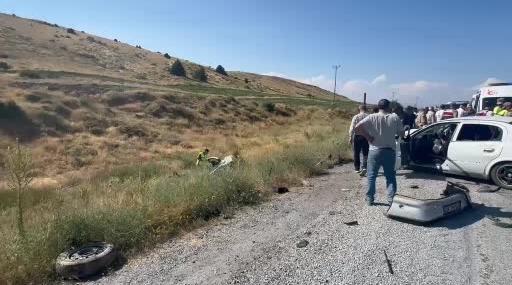 Tatvan’da İki Otomobil Çarpıştı: 6 Yaralı Haberi