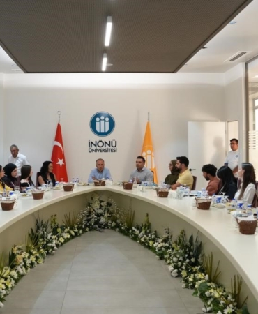 turkce-yaz-okulu-olaganustu-kapanis-yemegiyle-tamamlandi-hgk3TxiI.jpg