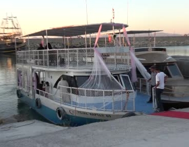 van-golunu-yonetme-yetkisi-ilk-kadin-kaptan-artik-dumeni-eliyle-tasiyor-D7dtxajy.jpg