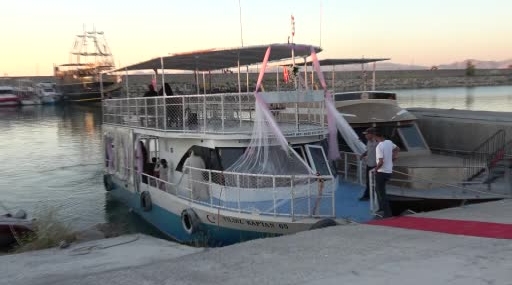 Van Gölü’nü Yönetme Yetkisi: İlk Kadın Kaptan Artık Dümeni Eliyle Taşıyor