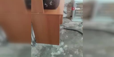 yatak-odasinda-2-metrelik-yilan-panik-yaratti-6pQYmINS.jpg