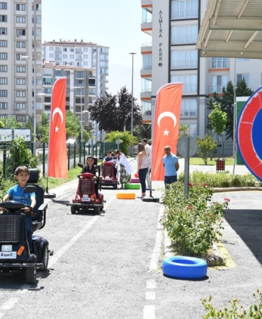 yesilyurt-trafik-egitim-parkinda-6-bin-820-ogrenciye-uygulamali-egitim-verildi-fASrAUYe.jpg
