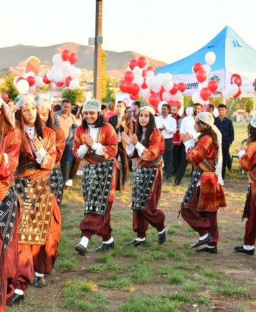 yesilyurtta-koruyucu-aile-gunu-ailelerin-bir-araya-geldigi-ozel-bir-etkinlik-nnXtLJ5E.jpg