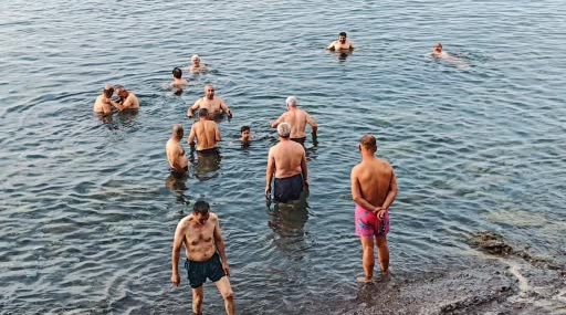 50-80 Yaş Arası Yetişkinlerin Van Gölü’nde Yüzerek Gün Başlangıcı