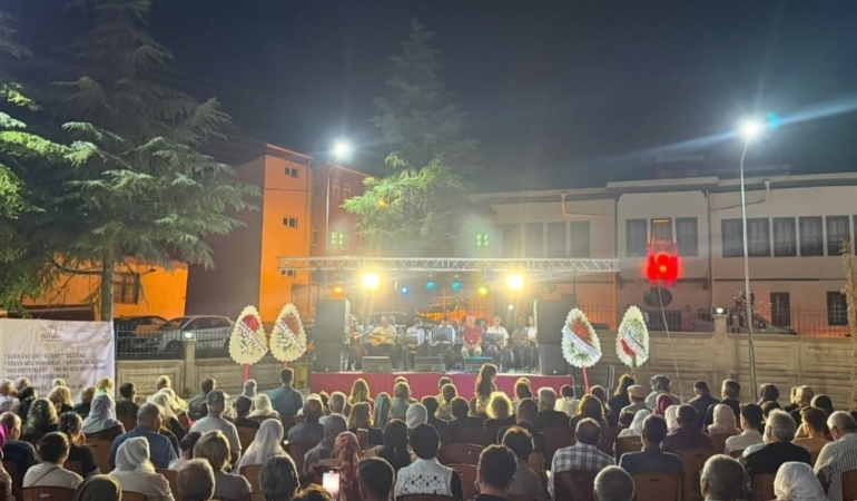 aginda-efsanevi-turku-soleni-deneyimi-EQN19bs1.jpg