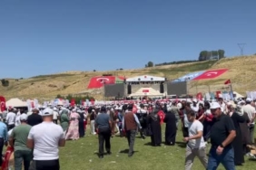 ahlatta-1071-zaferi-kutlamalari-turkiyenin-her-yanindan-vatandaslar-bir-araya-geldi-EP5p26M3.jpg