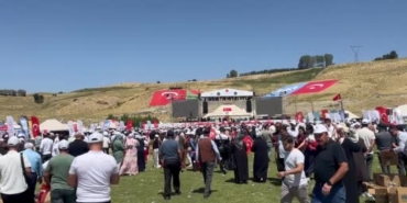 ahlatta-1071-zaferi-kutlamalari-turkiyenin-her-yanindan-vatandaslar-bir-araya-geldi-EP5p26M3.jpg