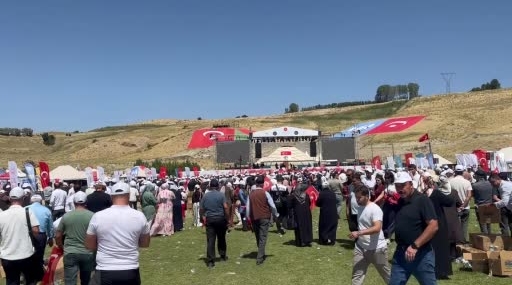 Ahlat’ta 1071 Zaferi Kutlamaları: Türkiye’nin Her Yanından Vatandaşlar Bir Araya Geldi