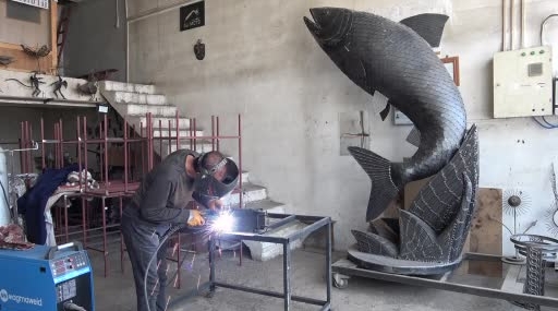 Atık Metalden İnci Kefali Tasarlayan İranlı Sanatçı