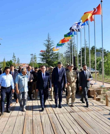 bakan-yardimcisi-celikin-ahlatta-gerceklestirdigi-inceleme-7iVEXfG4.jpg