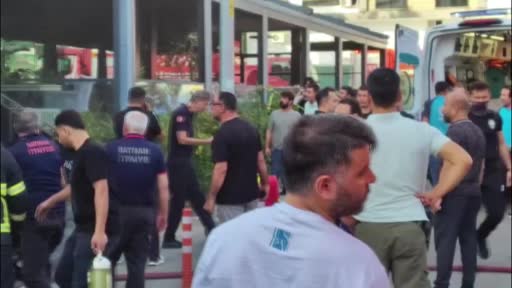 batman-spor-salonunda-yangin-30-kisi-mahsur-kalirken-kurtarma-operasyonu-devam-ediyor-WdQEHsrR.jpg