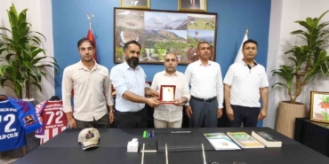 batmanda-kutuphane-mudurune-basari-odulu-toreni-VfQlg3mx.jpg