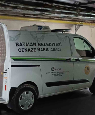 batmanda-otomobil-carpmasi-sonucu-yaya-hayatini-kaybetti-inPHNcS8.jpg