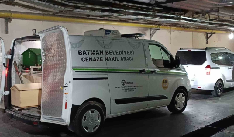 batmanda-otomobil-carpmasi-sonucu-yaya-hayatini-kaybetti-inPHNcS8.jpg