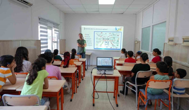 cocuklar-icin-guvenli-internet-egitimi-programi-i8swAiJU.jpg