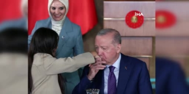 cumhurbaskani-erdogan-sehit-aileleri-ile-ogle-yemeginde-bulustu-fNPraJAb.jpg