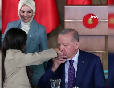 cumhurbaskani-erdogan-sehit-aileleri-ile-ogle-yemeginde-bulustu-fNPraJAb.jpg