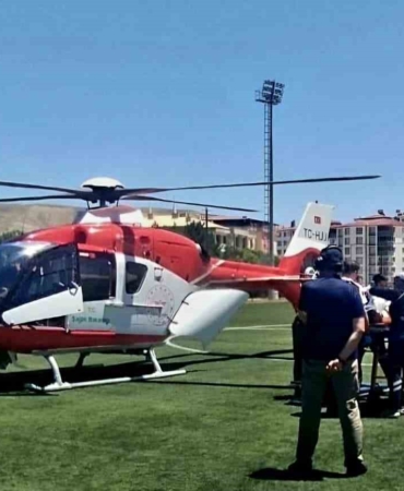 darendede-kalp-krizi-geciren-16-yasindaki-genc-hava-ambulansiyla-malatyaya-sevk-edildi-ftF75SYn.jpg