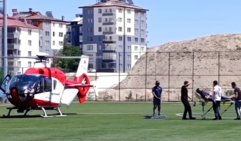 darendede-kalp-krizi-geciren-hastaya-hava-ambulansi-mudahalesi-SSUpkML3.jpg