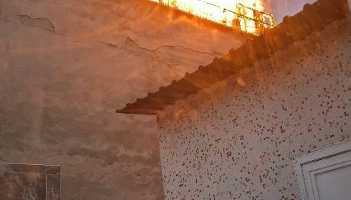 Diyarbakır Çatısında Çıkan Yangın Söndürüldü