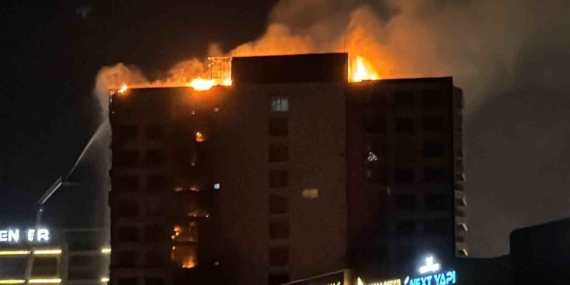 Diyarbakır’da 12 Katlı Plaza Yangını: Bir Kişi Mahsur Kaldı, Sekiz Yaralı