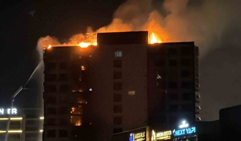 diyarbakirda-12-katli-plaza-yangini-bir-kisi-mahsur-kaldi-sekiz-yarali-fcinaahQ.jpg