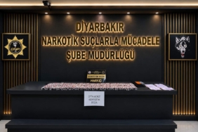 diyarbakirda-2-bin-776-sentetik-ecza-maddesi-ele-gecirildi-ve-1-kisi-tutuklandi-5TXlL7tN.jpg