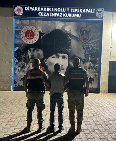 diyarbakirda-42-suc-kaydi-ve-16-yil-hapis-cezasi-bulunan-zanli-yakalandi-AA5Ja7HF.jpg