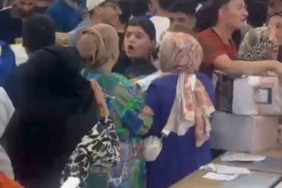 diyarbakirda-magaza-acilisinda-olusan-kalabalik-qxcbQ68T.jpg
