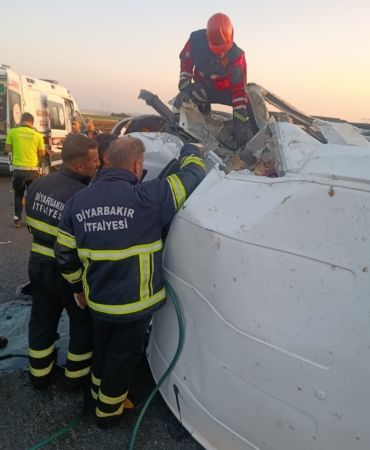 diyarbakirda-minibus-ile-traktor-carpisti-2-olu-6-yarali-ZR2FXdna.jpg