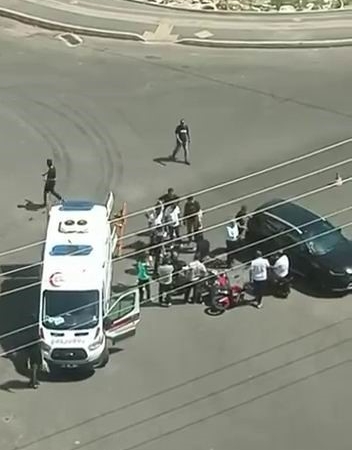 diyarbakirda-motosiklet-ve-otomobil-carpismasi-sonucu-bir-kisi-yaralandi-dLMOe6Lf.jpg