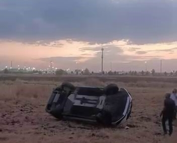 Diyarbakır’da Otomobilin Tarlaya Uçuşu ve Yaralı