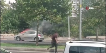 diyarbakirda-park-halindeki-otomobil-alevlere-teslim-oldu-dvs6eRF3.jpg