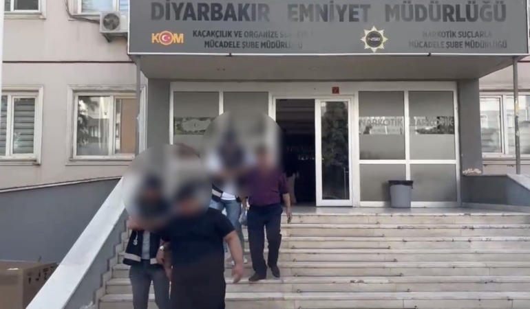 diyarbakirda-tefecilik-ve-nitelikli-yagma-operasyonunda-2-tutuklama-vgiTKkfn.jpg