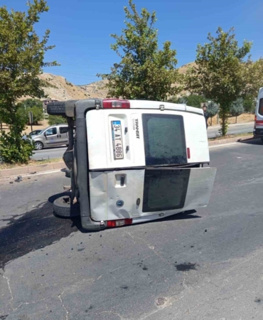 diyarbakirda-yakin-tarihte-meydana-gelen-trafik-kazasinda-2-kisi-yaralandi-nhlxAbca.jpg