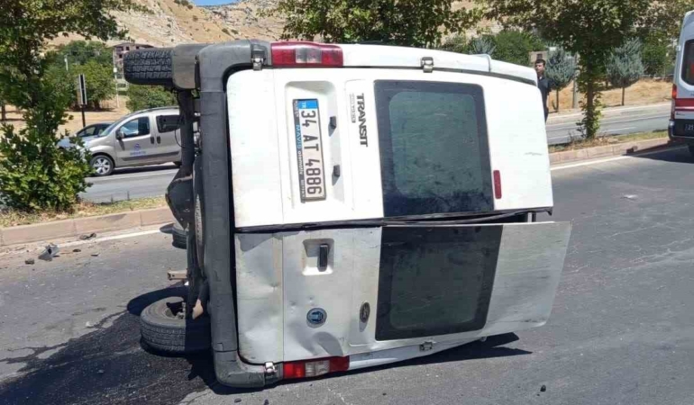 diyarbakirda-yakin-tarihte-meydana-gelen-trafik-kazasinda-2-kisi-yaralandi-nhlxAbca.jpg