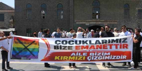 Diyarbakır’dan Van İnsan Hakları Derneği’nin LGBT Bayrağı Açmasına Tepki