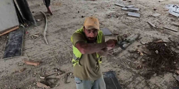 Dronu Görünce Korkan Kişi ve Arkadaşlarının Kahkaha Dolu Anları