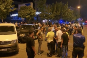 dur-ihtarina-uymayan-surucu-park-halindeki-4-araca-carpti-xCIe8pyH.jpg