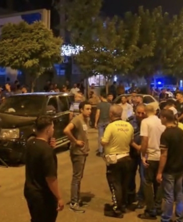 dur-ihtarina-uymayan-surucu-park-halindeki-4-araca-carpti-xCIe8pyH.jpg