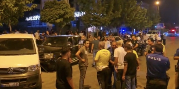 Dur İhtarına Uymayan Sürücü Park Halindeki 4 Araca Çarptı