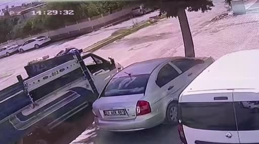 Elazığ’da Bisiklet Otomobile Çarptı: 3 Çocuk Yaralandı
