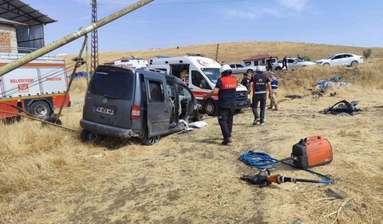 elazigda-hafif-ticari-arac-tarlaya-uctu-ve-5-yarali-var-8H5b9zQQ.jpg